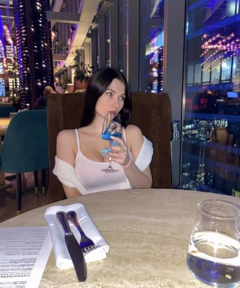 Огненная блондинка готова погрузить тебя в атмосферу страсти и наслаждения. Умею удивлять и радовать. Позволь мне стать твоей красивой тайной на время! 896, 23 года