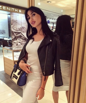 Я знаю, как порадовать и удовлетворить тебя. 🌟
Мое тело создано для наслаждения, и я умею использовать его на все 💯.
В Москве я живу и работаю уже много лет, и у меня есть множество постоянных клиентов, которые приходят ко мне снова и снова. 🌆
Мои услуги включают все, что ты только можешь себе вообразить – эротический массаж, стриптиз, ролевые игры, а также классический и оральный секс. 🍒
Мои фото полностью реальны, и мне нравится быть открытой и искренней. Ты можешь убедиться в этом, посмотрев мою галерею. 📸
Так что, если ты хочешь окунуться в мир наслаждения и страсти, ты знаешь, где меня найти. Жду тебя, мой сладкий гость, чтобы наши встречи оставили в твоей памяти самые яркие эмоции и воспоминания. 💋 15643, 20 лет