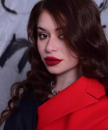 У меня есть все, чтобы удовлетворить твои самые интимные желания и фантазии. Раскрою всю свою страсть и нежность, чтобы ты почувствовал неповторимую атмосферу 🔥🌹 Доступны различные программы: классика, оральный секс, групповое, стриптиз и многое другое. Надежность, конфиденциальность и профессионализм гарантированы 👌 Смотри мои фото, читай отзывы - они говорят сами за себя. И да, я живу в Москве, готова оживить твои фантазии прямо здесь, в столице России 🏙️😉 2551, 20 лет