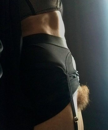 Стройная и соблазнительная красотка окунет тебя в мир страсти и удовольствия. Приезжай ко мне, и я покажу тебе, что такое истинное блаженство. 7899, 30 лет